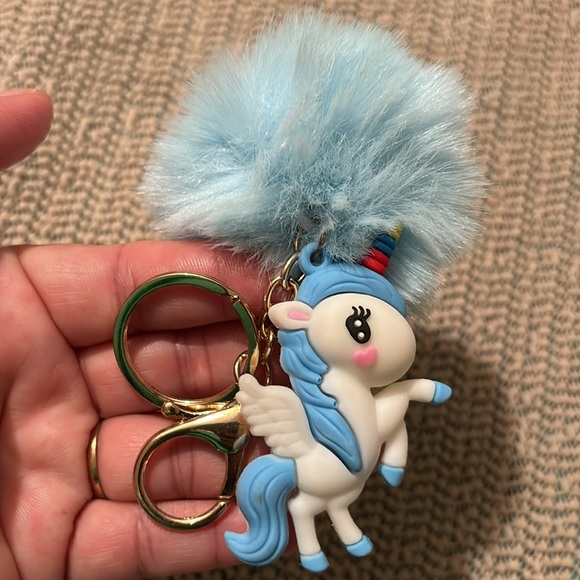 UNICORN KEYCHAIN ๐ (1 PIECE) - Picture 4 of 16